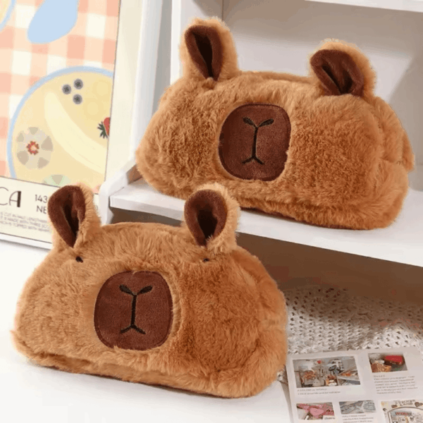 Estojo Pelúcia Premium Capivara Fofinha - UND