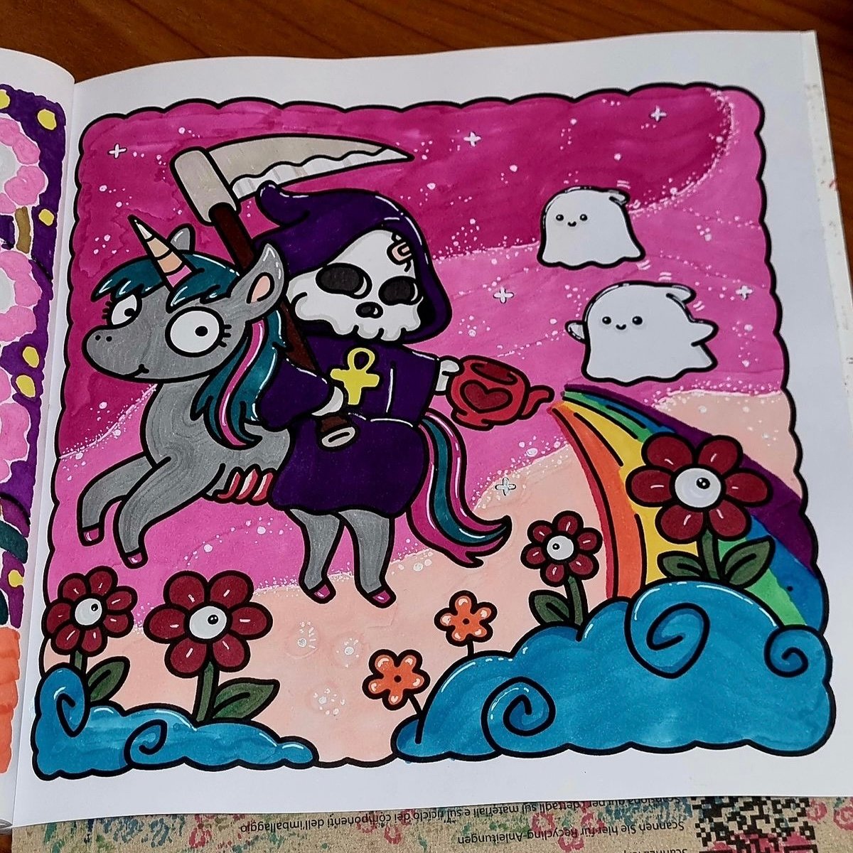 KIT Livro de Colorir Spooky Cutie Coco Wyo + 10 CANETAS TOUCH