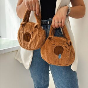 Bolsa Pelúcia Capivara