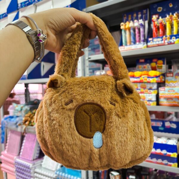 Bolsa Pelúcia Capivara