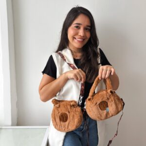 Bolsa Pelúcia Capivara