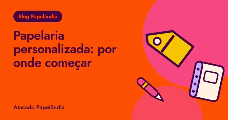 Capa do guia de papelaria personalizada, com etiqueta, caderno e caneta em tons de laranja e rosa