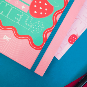 Caderno Smart Colegial 10 Matérias Hello Morango c/ Cheirinho DAC
