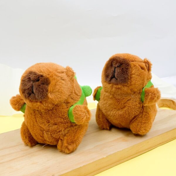 Chaveiro Fofo Pelúcia Capivara Mochilinha 10cm - UND