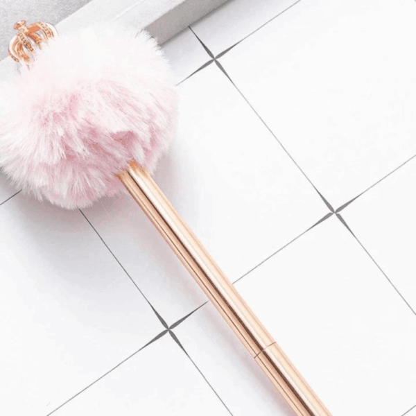 Caneta Metálica Luxo Pompom Coroa