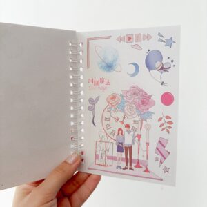 Caderninho de Adesivos Aramado c/ Chaveiro Anime Diy Sortido