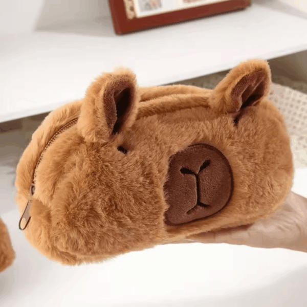 Estojo Pelúcia Premium Capivara Fofinha - UND
