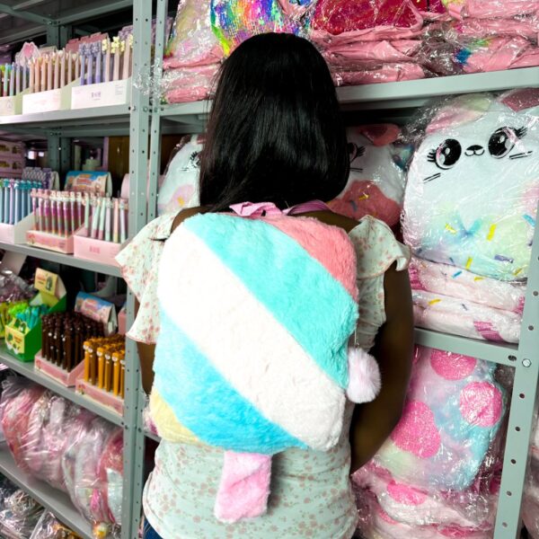 Mochila Fofa Pelúcia Gelatos Docinhos