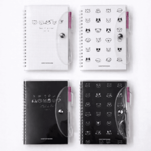 Caderno A6 Capa Plástica c/ Caneta Cachorro e Gato 68 fls 13,1x9,4cm - IMPORTADO - UND