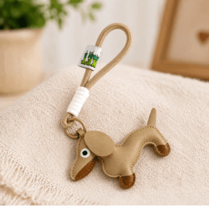 Chaveiro Tendência Charm Cachorro Linguiça Courino - IMPORTADO - UND
