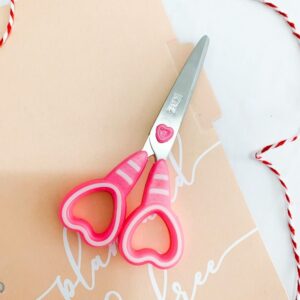 Tesoura Fofa 13 cm Coração KAZ - BLISTER